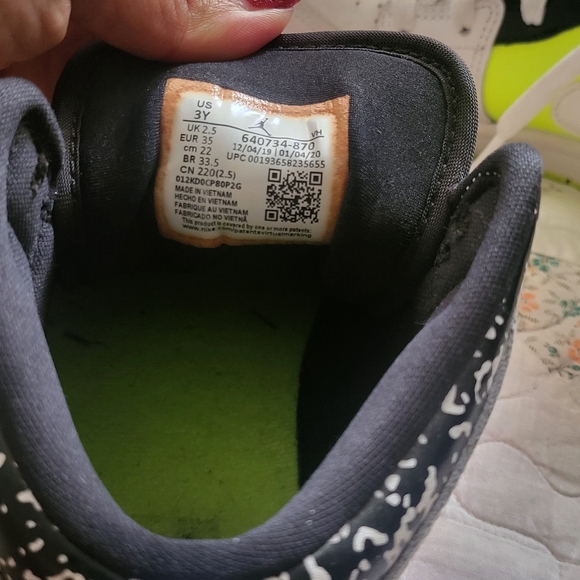 Shoes - Picture 6 of 6